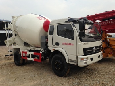 陜汽華康混凝土攪拌車 品質與價格的雙重優勢